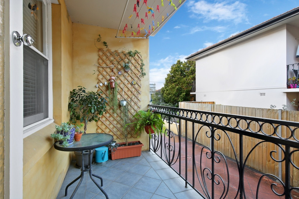 4/14 Hastings Street, Marrickville Sold by Raine & Horne Newtown - image 1