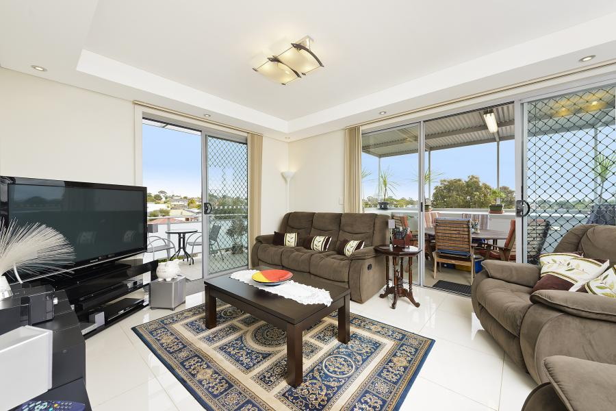 13/637-645 Forest Road, Bexley Sold by Raine & Horne Newtown - image 1