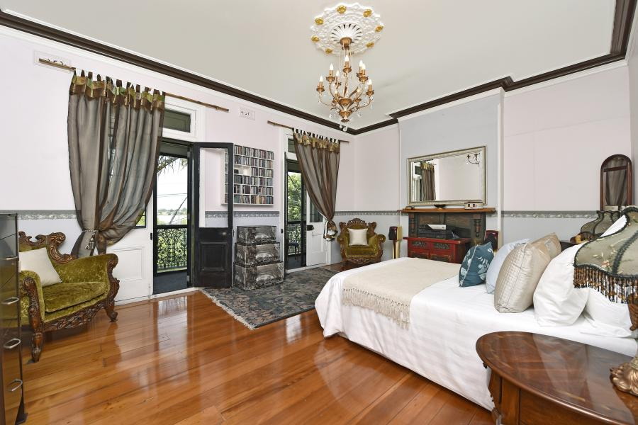 3 Silver Street, St Peters Sold by Raine & Horne Newtown - image 1