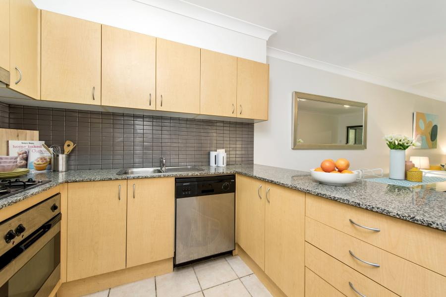 4/13 Margaret Street, Redfern Sold by Raine & Horne Newtown - image 1