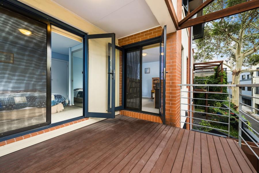 8/35-41 Mallett Street, Camperdown Sold by Raine & Horne Newtown - image 1