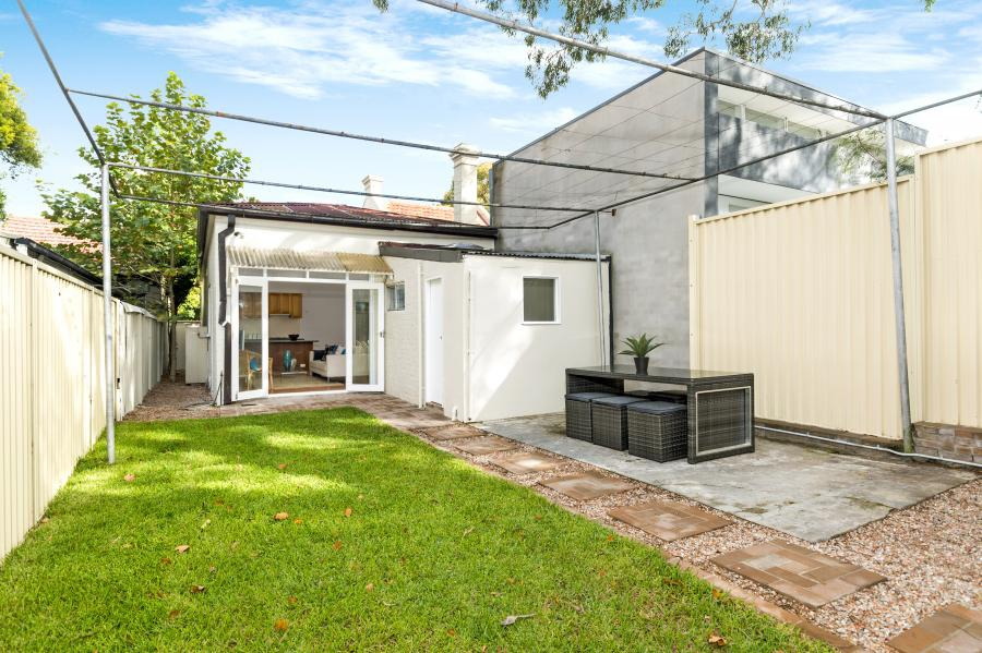 18 Kingston Road, Camperdown Sold by Raine & Horne Newtown - image 1