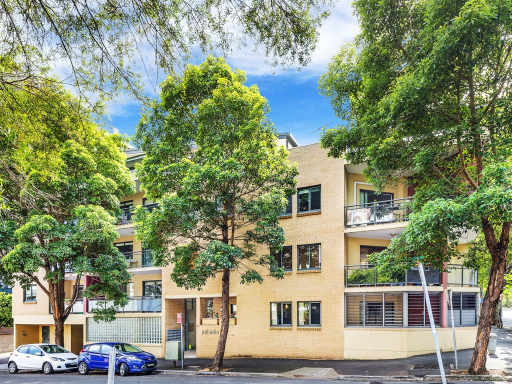 4/154 Mallett Street, Camperdown Sold by Raine & Horne Newtown - image 1