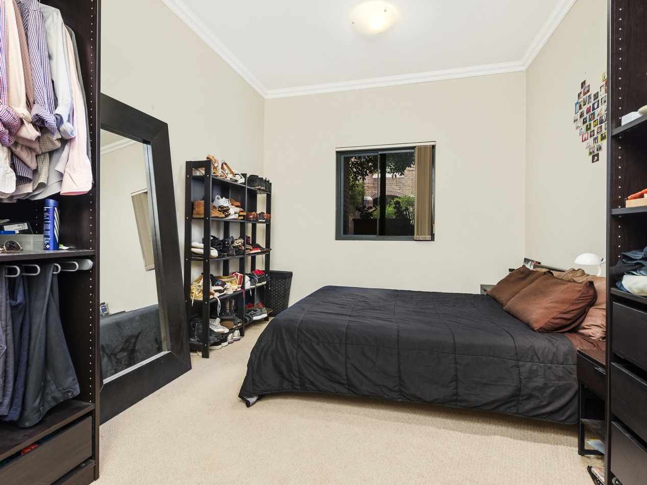 4/154 Mallett Street, Camperdown Sold by Raine & Horne Newtown - image 1