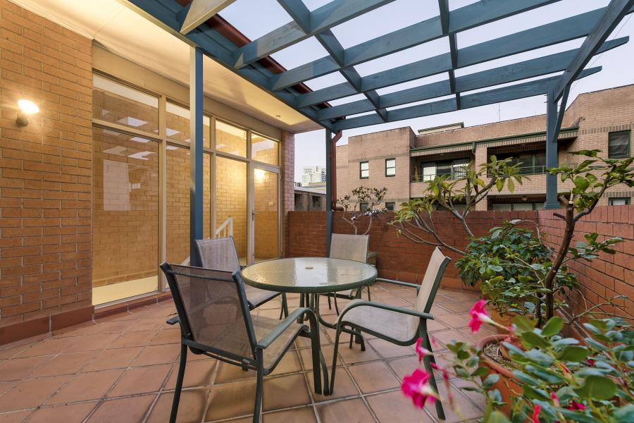 4/1 Wiley Street, Chippendale Sold by Raine & Horne Newtown - image 1