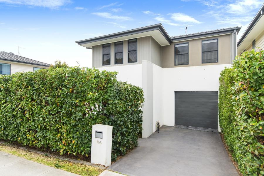 108 Mountview Avenue, Narwee Sold by Raine & Horne Newtown - image 1