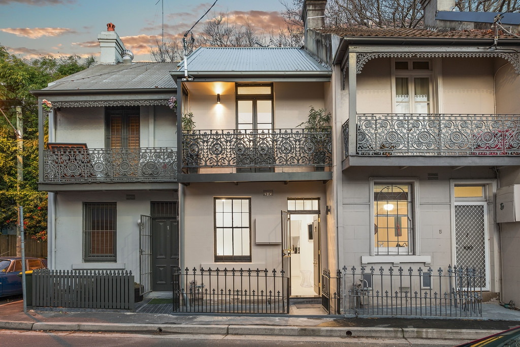 3 Boundary Street, Darlington Sold by Raine & Horne Newtown - image 1