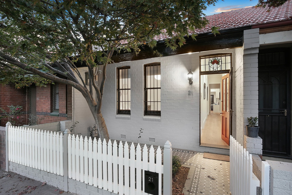 21 Ashmore Street, Erskineville Sold by Raine & Horne Newtown - image 1