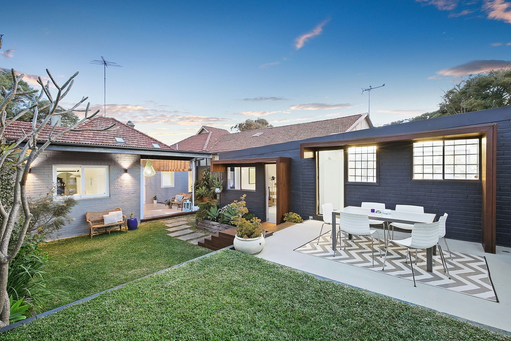 10 Clarendon Road, Stanmore Sold by Raine & Horne Newtown - image 1