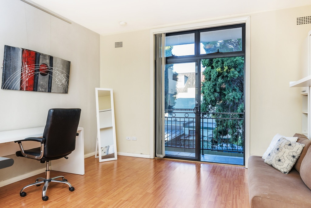 11/33 Wells Street, Redfern Sold by Raine & Horne Newtown - image 1