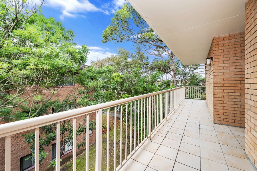 6/22 French Street, Kogarah Sold by Raine & Horne Newtown - image 1