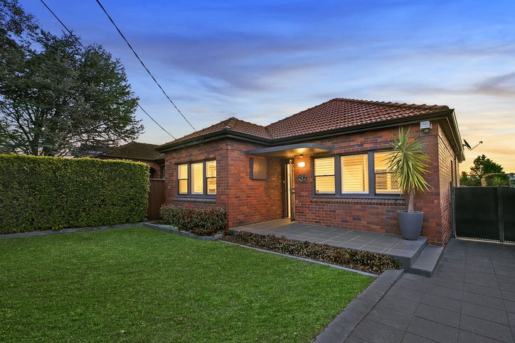 5 Kurnell Street, Botany Sold by Raine & Horne Newtown - image 1