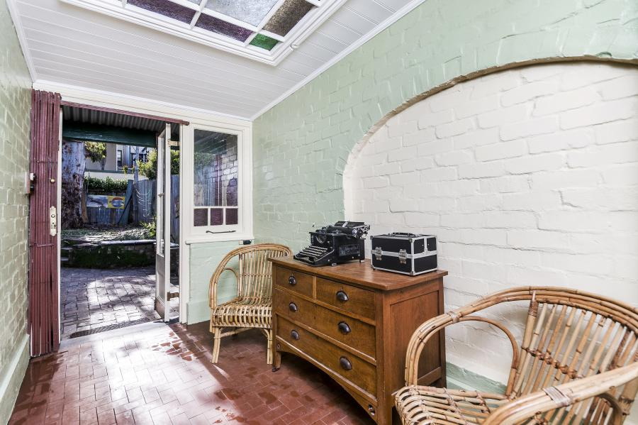 4 Binning Street, Erskineville Sold by Raine & Horne Newtown - image 1