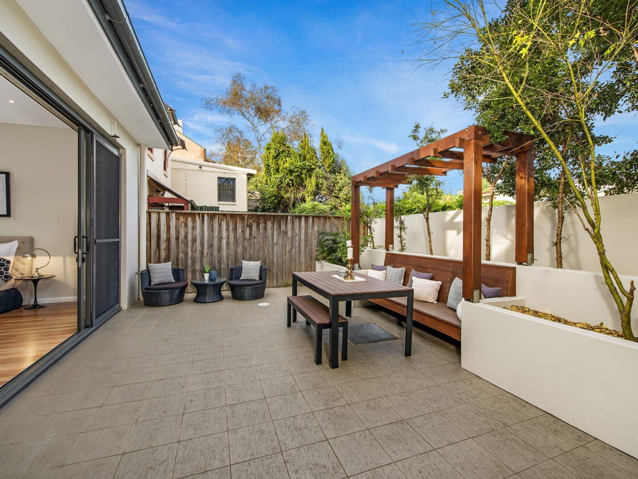 2/56 Susan Street, Newtown Sold by Raine & Horne Newtown - image 1