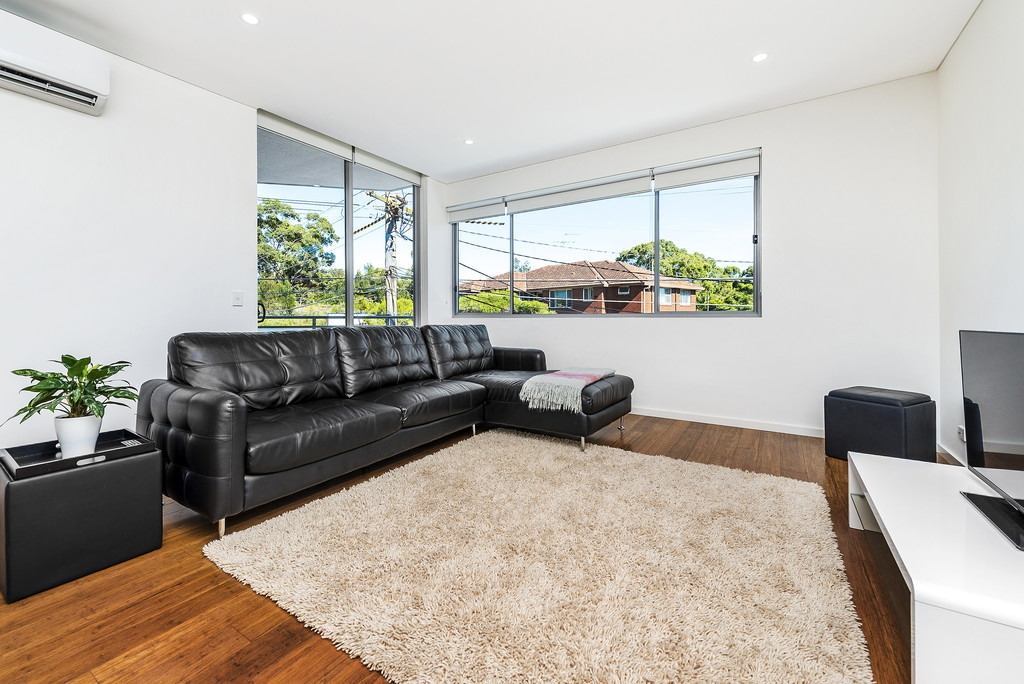 2/286 Unwins Bridge Road, Sydenham Sold by Raine & Horne Newtown - image 1