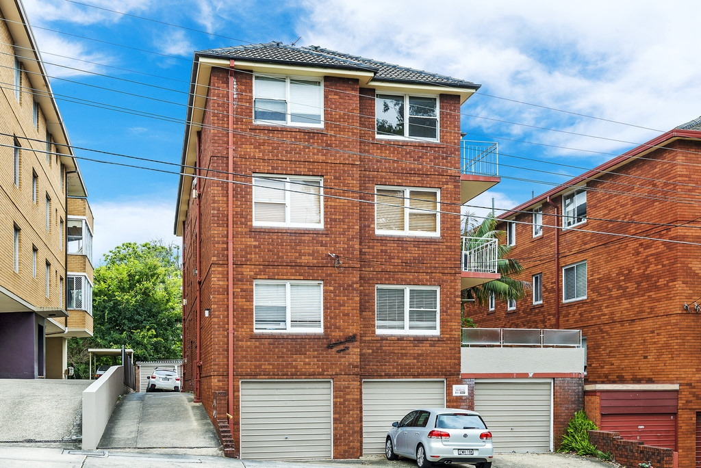 2/10 Cowper Street, Randwick Sold by Raine & Horne Newtown - image 1