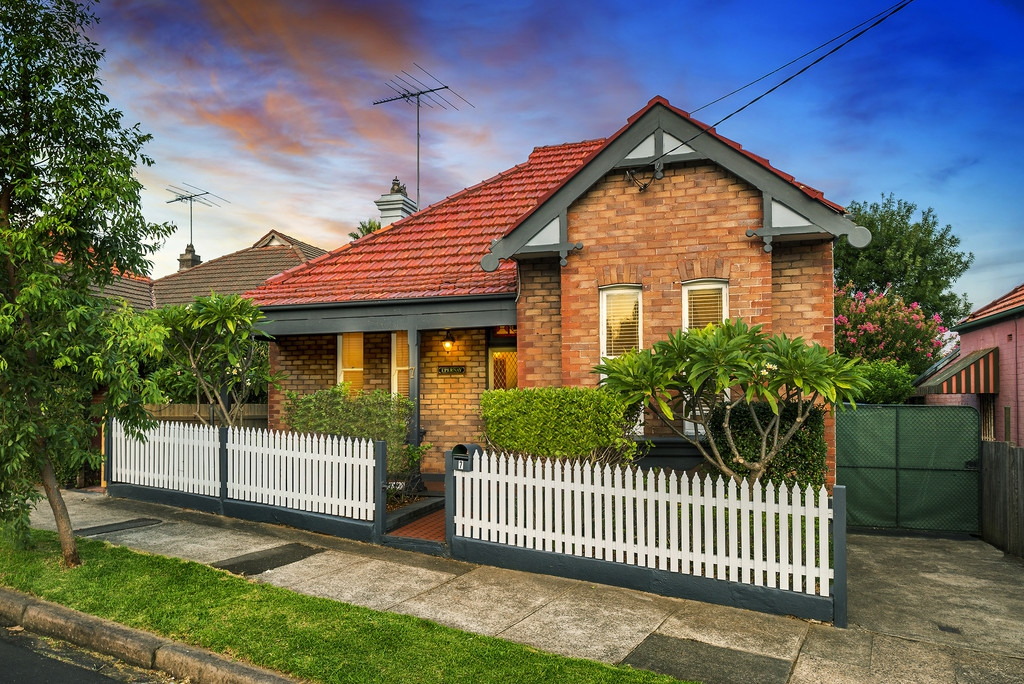 7 Albert Street, Petersham Sold by Raine & Horne Newtown - image 1