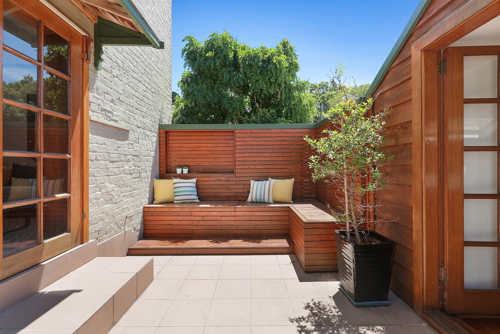 4/222 Wilson Street, Newtown Sold by Raine & Horne Newtown - image 1