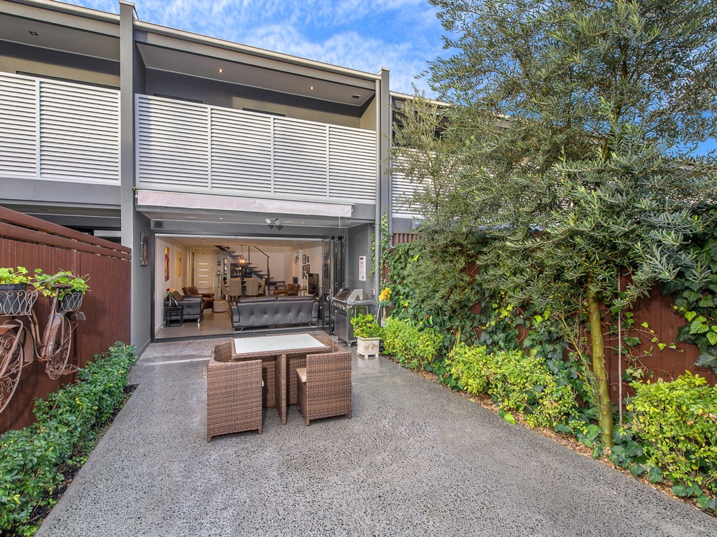 2/151-153 Edgeware Road, Enmore Sold by Raine & Horne Newtown - image 1