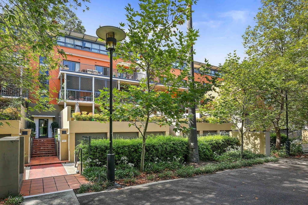 13/20 Fitzgerald Street, Newtown Sold by Raine & Horne Newtown - image 1