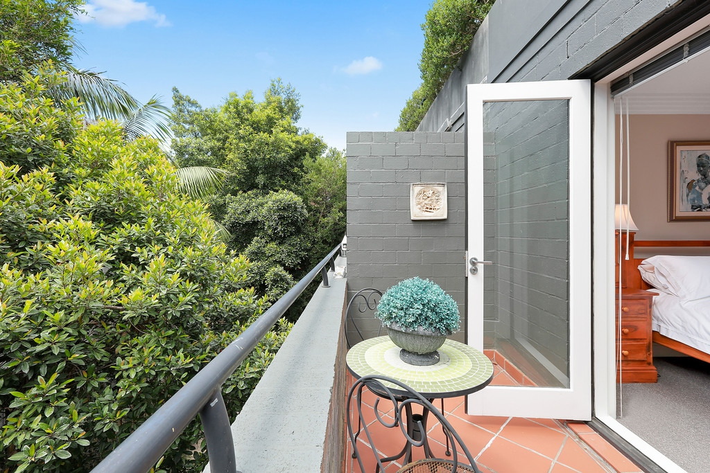 21 Arundel Street, Glebe Sold by Raine & Horne Newtown - image 1