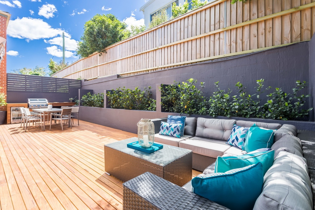 8/141 Oberon Street, Coogee Sold by Raine & Horne Newtown - image 1