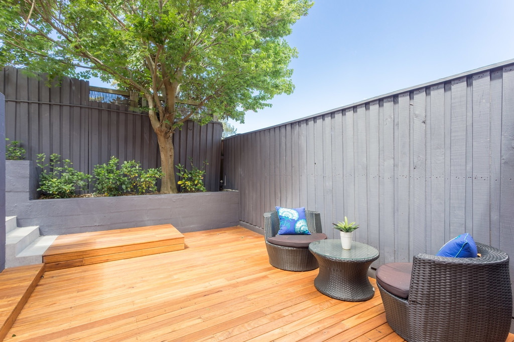 8/141 Oberon Street, Coogee Sold by Raine & Horne Newtown - image 1