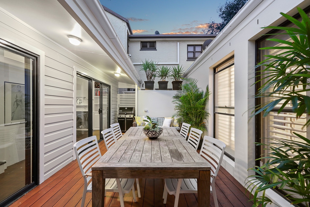 8 Devine Street, Erskineville Sold by Raine & Horne Newtown - image 1