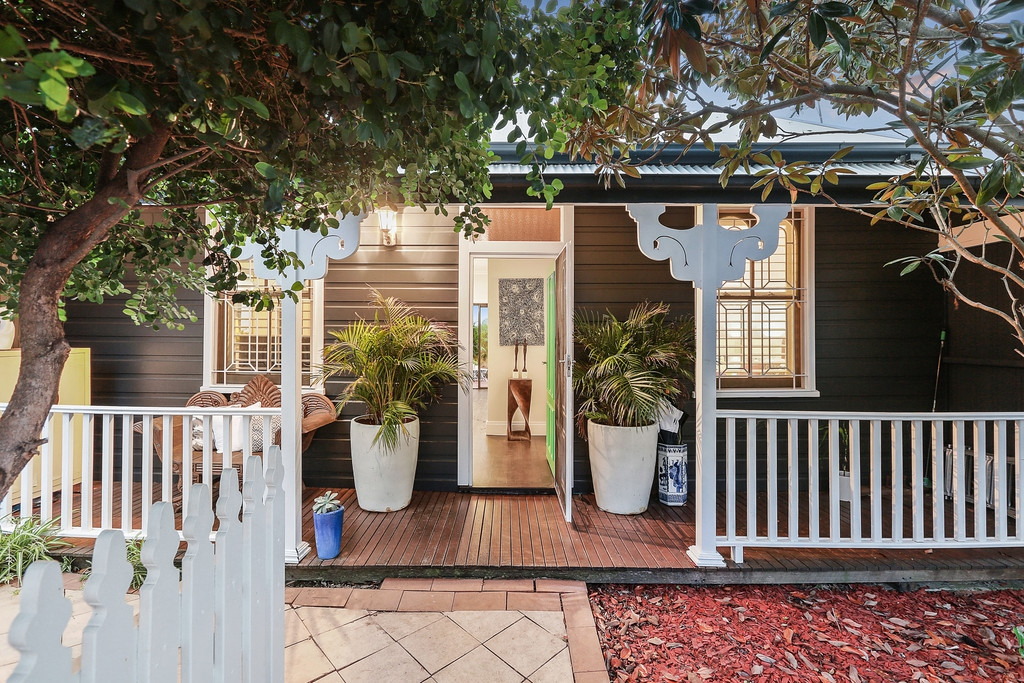 8 Devine Street, Erskineville Sold by Raine & Horne Newtown - image 1