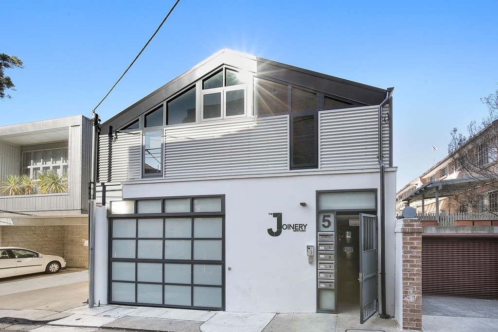 5/5 Pemell Lane, Newtown Sold by Raine & Horne Newtown - image 1