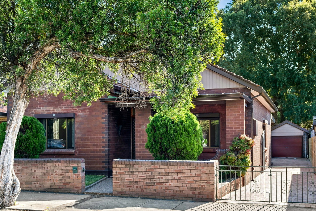 30 Illawarra Road, Marrickville Sold by Raine & Horne Newtown - image 1