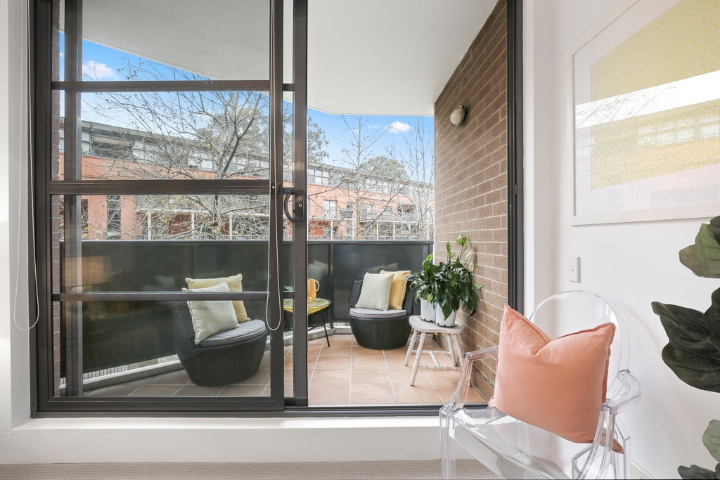 104E/138 Carillon Avenue, Newtown Sold by Raine & Horne Newtown - image 1