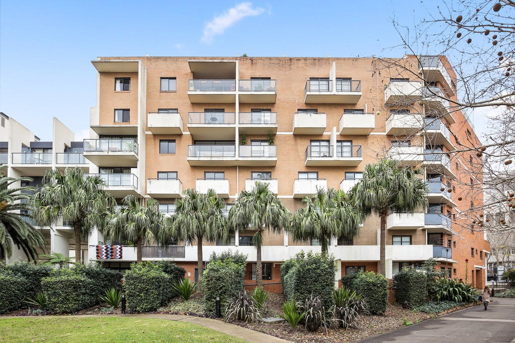 104E/138 Carillon Avenue, Newtown Sold by Raine & Horne Newtown - image 1