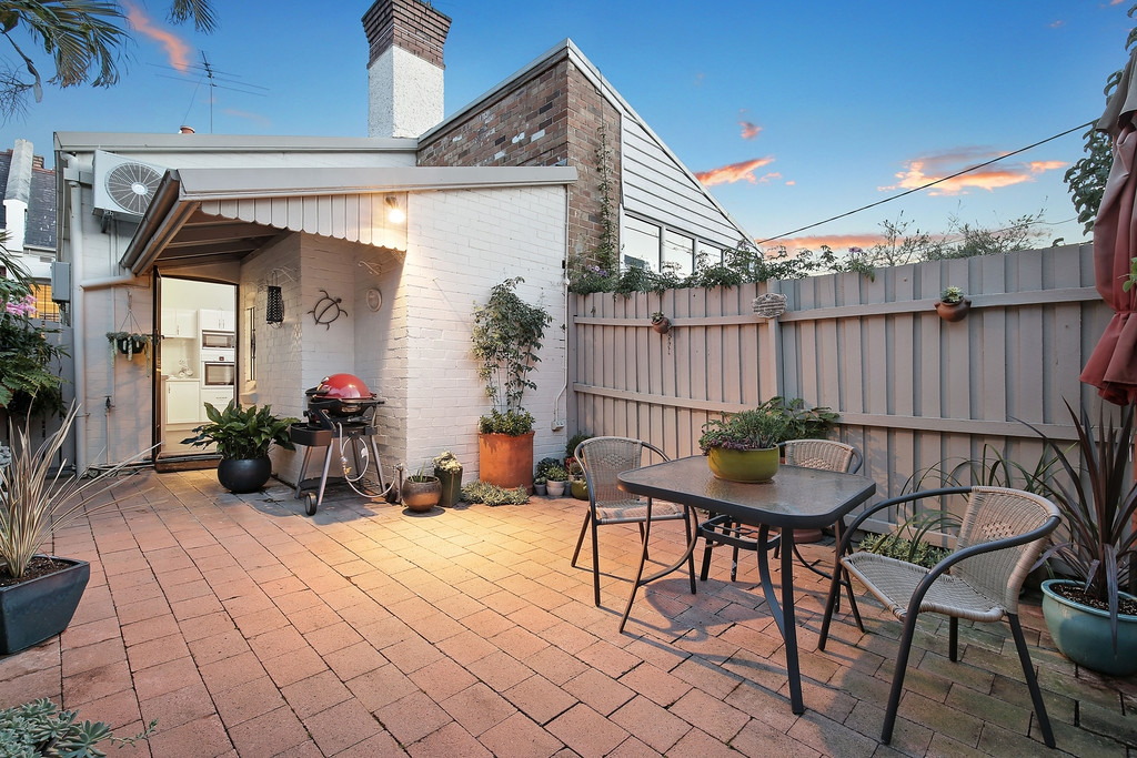 65 Holmwood Street, Newtown Sold by Raine & Horne Newtown - image 1