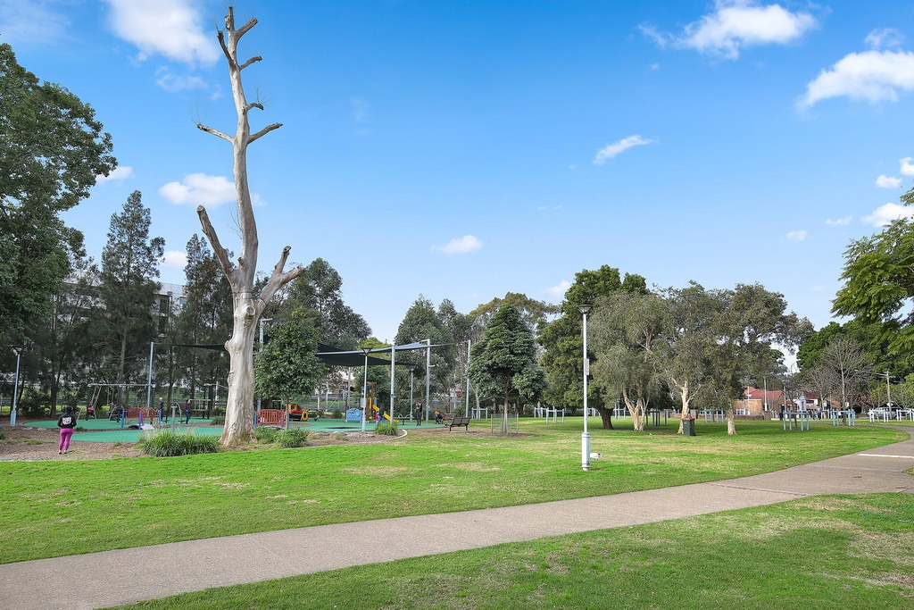 18 Greenbank Street, Marrickville Sold by Raine & Horne Newtown - image 1