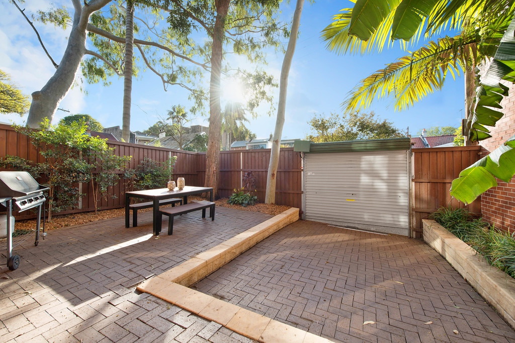 2/37 Glebe Street, Glebe Sold by Raine & Horne Newtown - image 1