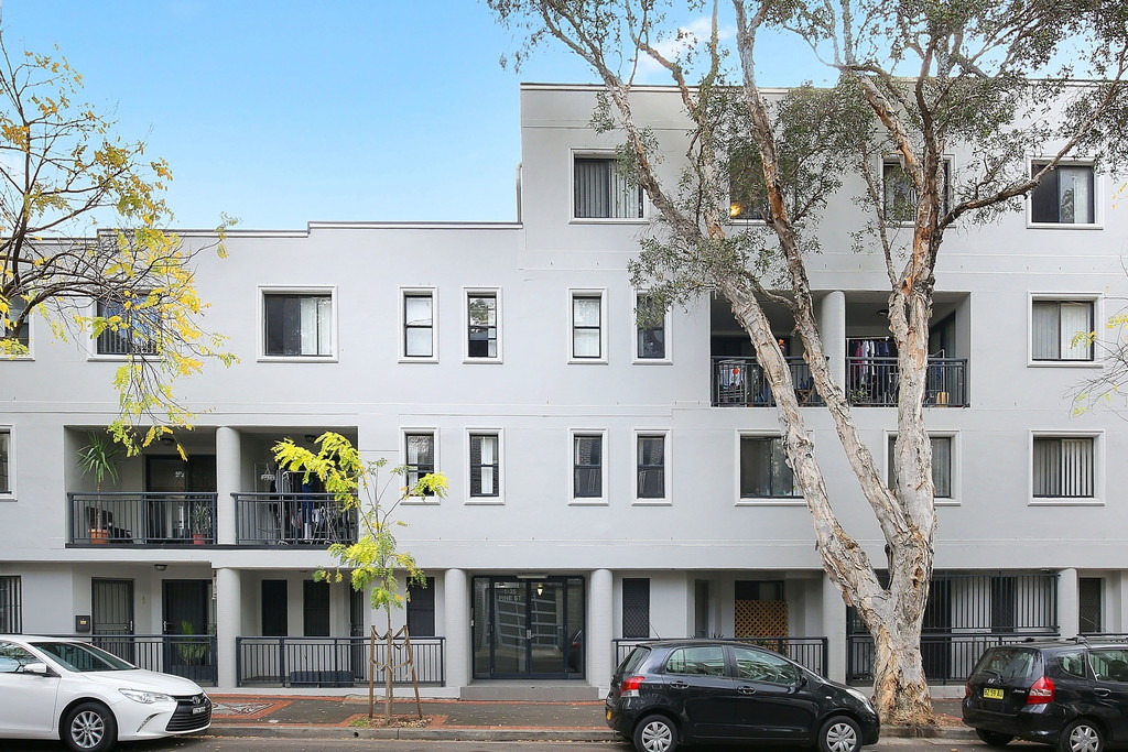 5/1-35 Pine Street, Chippendale Sold by Raine & Horne Newtown - image 1