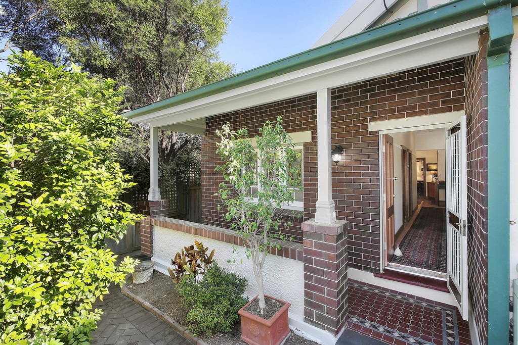 52 Newington Road, Marrickville Sold by Raine & Horne Newtown - image 1