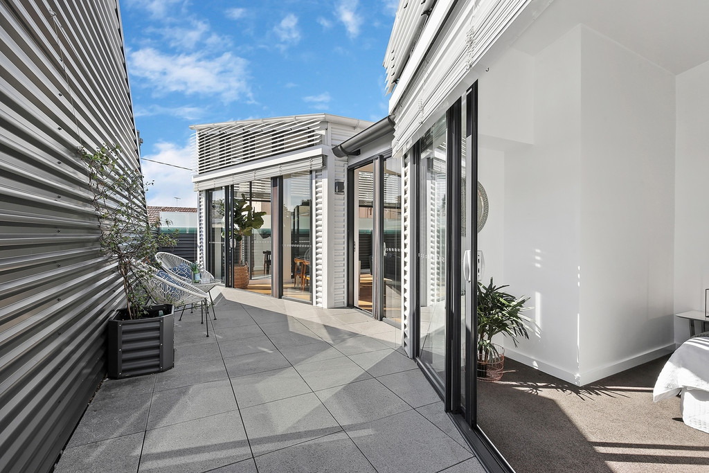 24/1 Gibbens Street, Camperdown Sold by Raine & Horne Newtown - image 1