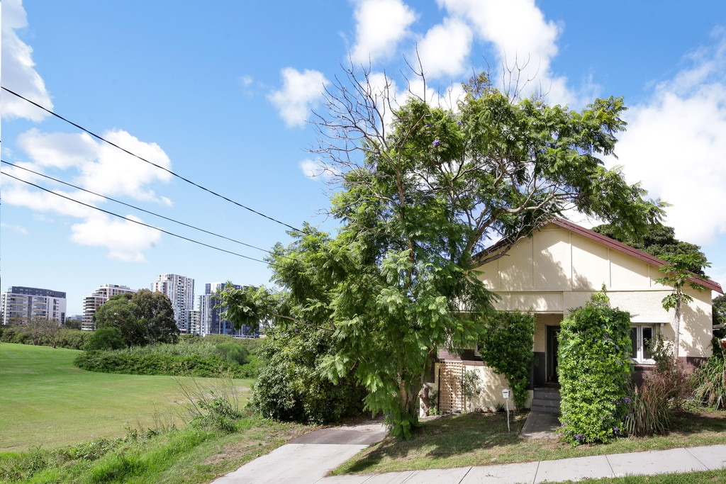 8 Unwin Street, Earlwood Sold by Raine & Horne Newtown - image 1