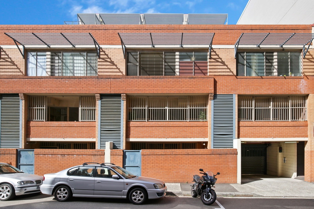 2/1 Wiley Street, Chippendale Sold by Raine & Horne Newtown - image 1