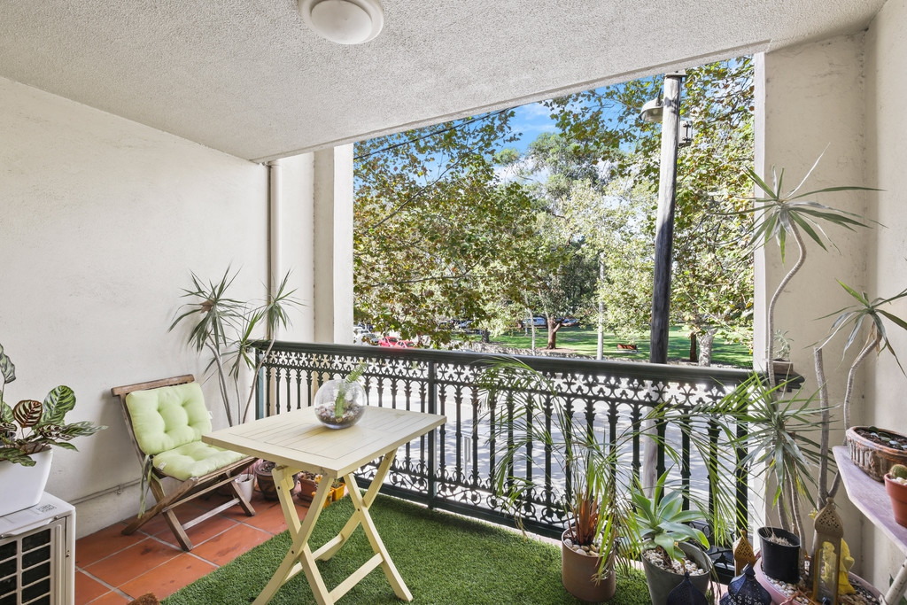 1/122 Swanson Street, Erskineville Sold by Raine & Horne Newtown - image 1