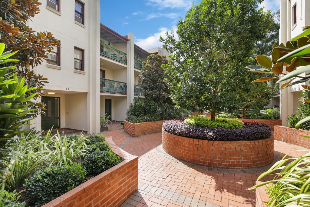 8/58 Park Street, Erskineville Sold by Raine & Horne Newtown - image 1