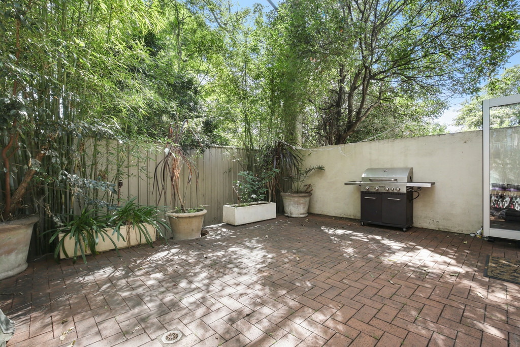 8/58 Park Street, Erskineville Sold by Raine & Horne Newtown - image 1