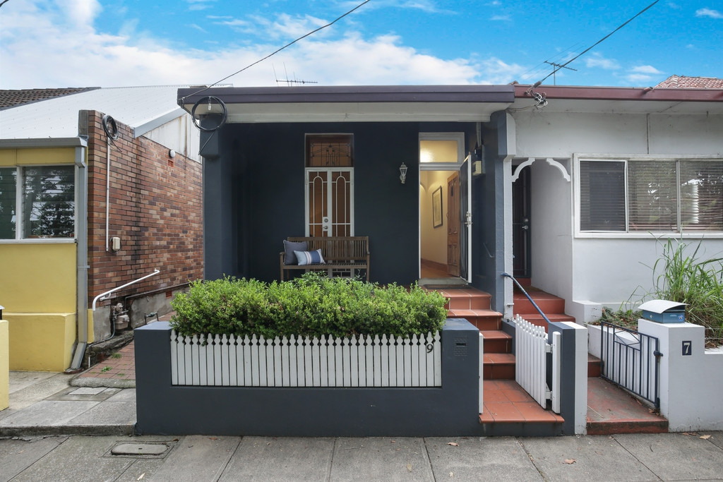 9 Excelsior Parade, Marrickville Sold by Raine & Horne Newtown - image 1