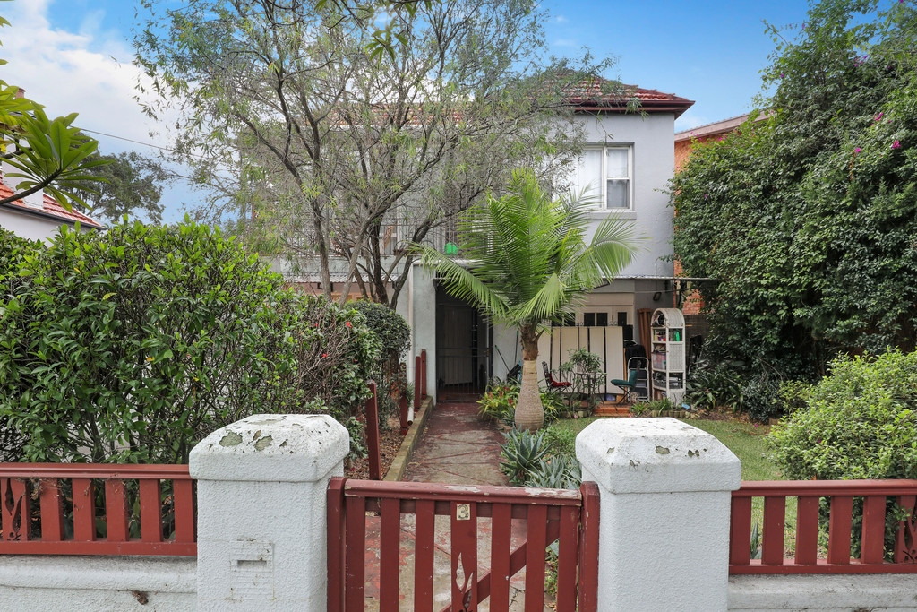 4/26 Harrow Road, Stanmore Sold by Raine & Horne Newtown - image 1