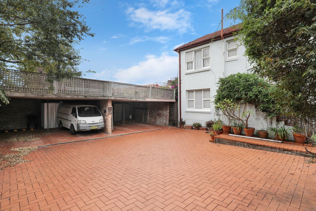 4/26 Harrow Road, Stanmore Sold by Raine & Horne Newtown - image 1