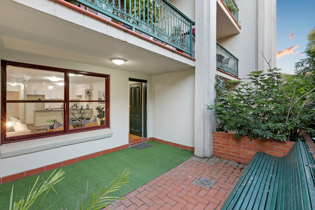 2/58 Park Street, Erskineville Sold by Raine & Horne Newtown - image 1