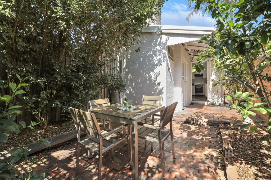 63 Holmwood Street, Newtown Sold by Raine & Horne Newtown - image 1