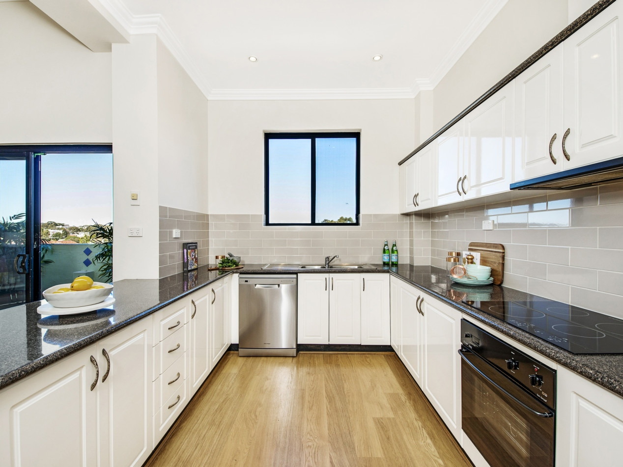 7/100-104 Parramatta Road, Stanmore Sold by Raine & Horne Newtown - image 1